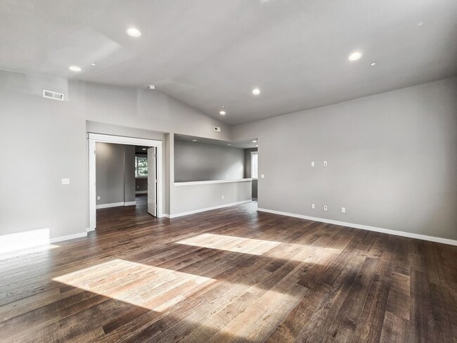 Building Photo - Modern 5-Bedroom Kirkland Home with Solar ...