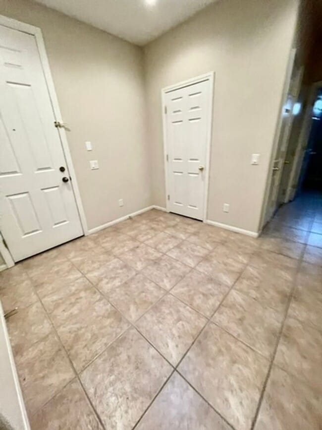 Building Photo - Newly Updated Single-Story in Southern Highlands