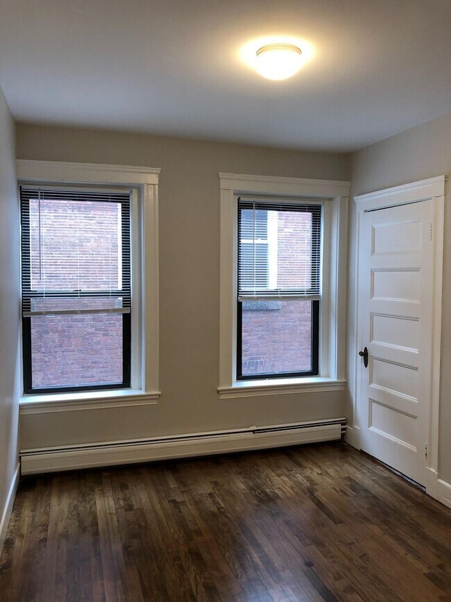 Building Photo - Avl 9/1 - Porter Sq 3.5BR, hot water inc, updated kitchen!