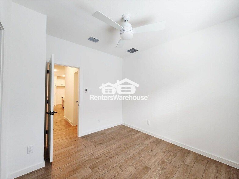 Building Photo - 8430 Bay Rdg Cir