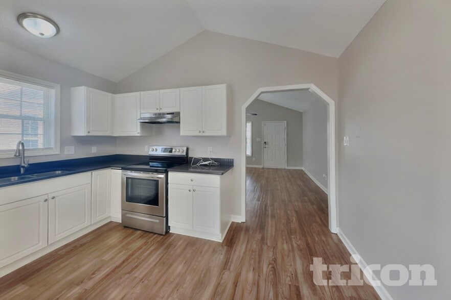 Building Photo - 5169 Parkerwood Dr
