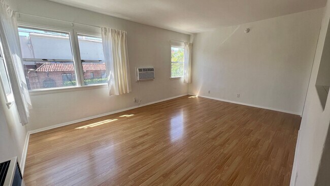Interior Photo - Sunset Drive, 4363-4377
