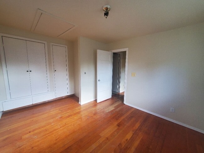 Building Photo - Arbor Heights Bungalow, Available early Oc...