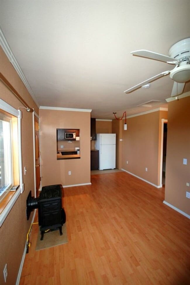 Building Photo - 1 bedroom 1 bath Apartment Camano MIL water views!