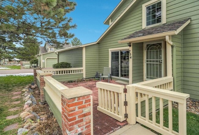 Building Photo - FULLY FURNISHED + ALL UTILITIES INCLUDED!