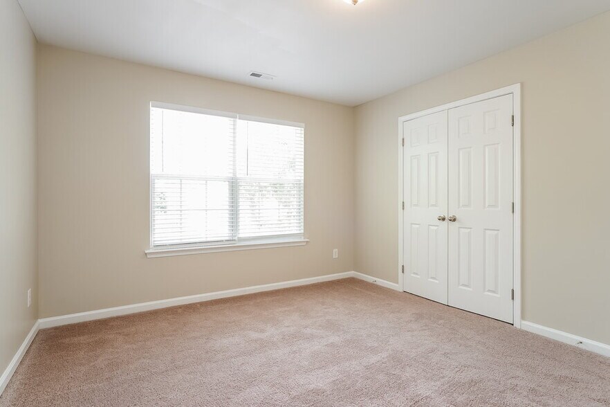 Building Photo - 4005 Bearmont Pl
