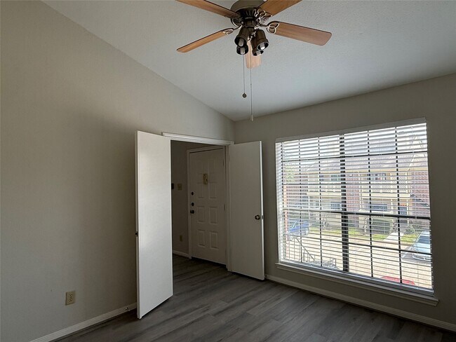 Building Photo - 2121 El Paseo St