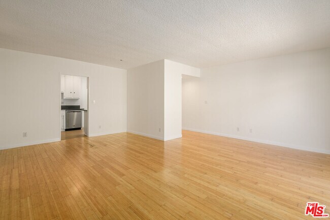 Building Photo - 2803 Arizona Ave