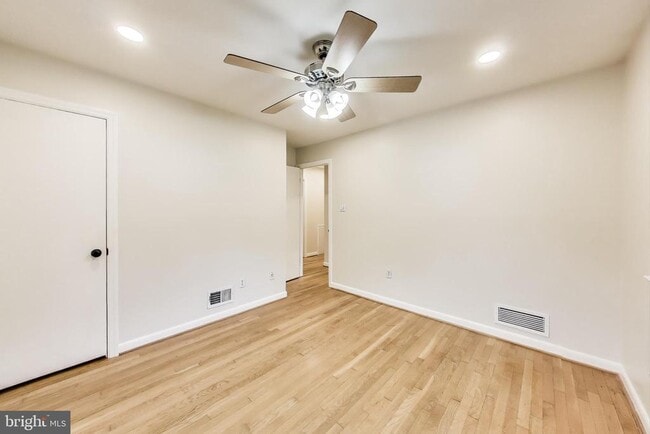 Building Photo - 6107 Parkway Dr