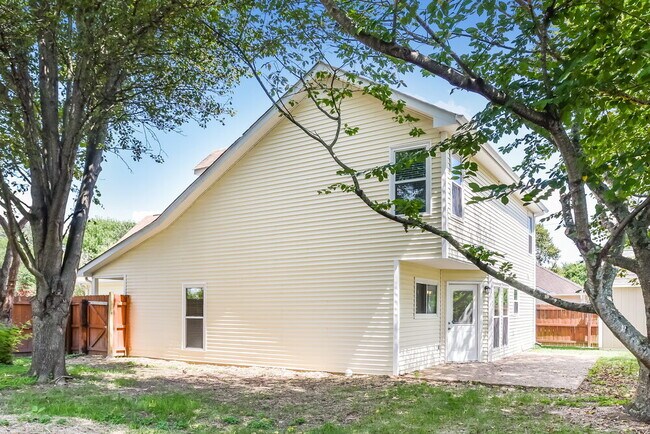 Building Photo - 200 Steamboat Ct
