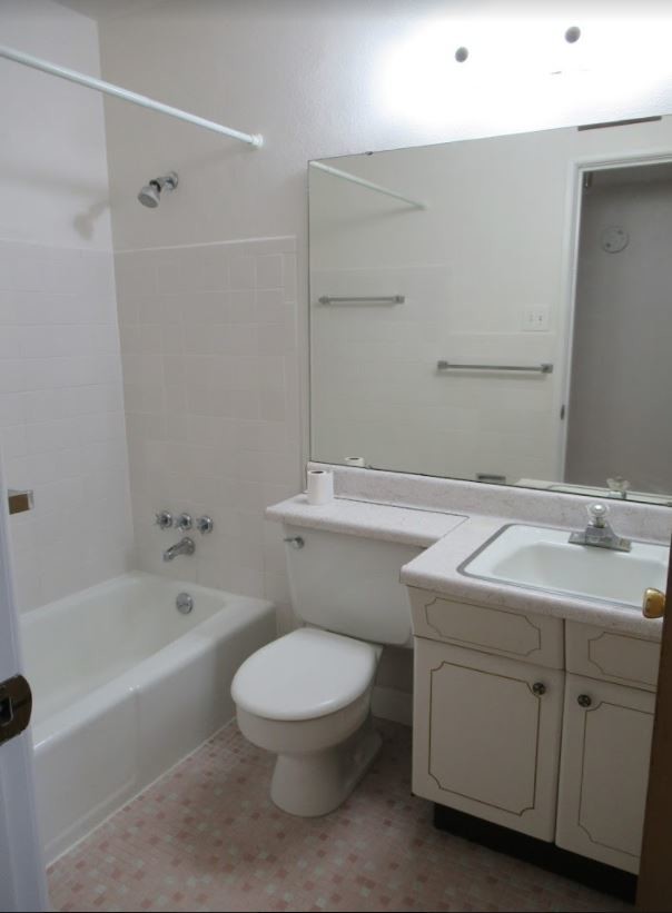 Bathroom - 5400 Eichelberger St