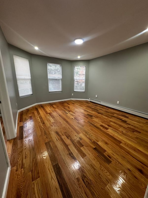 Building Photo - 2673 Bainbridge Ave