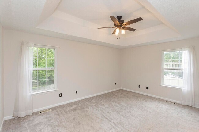 Building Photo - 105 Redbud Dr