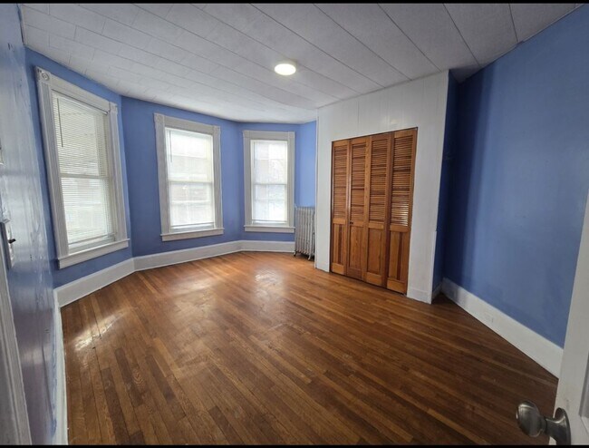 Building Photo - 32 Charles St