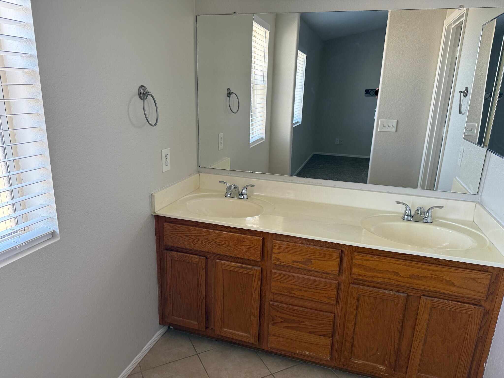 Building Photo - 8460 W Aster Dr