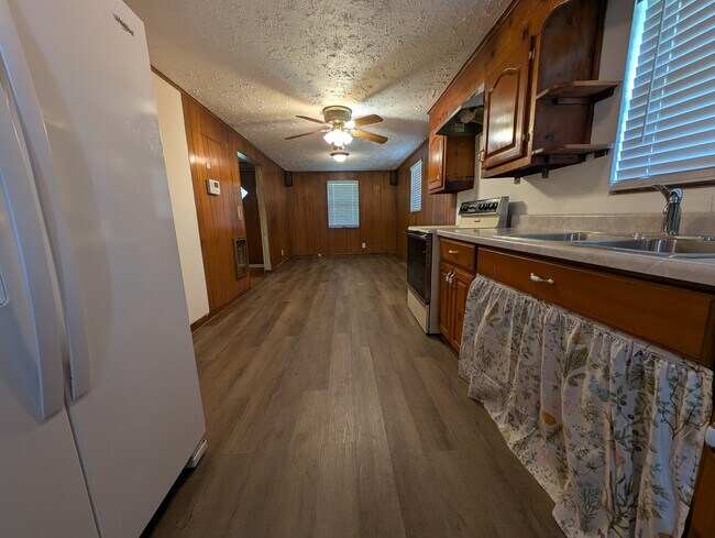 Building Photo - 210 Columbian Ave