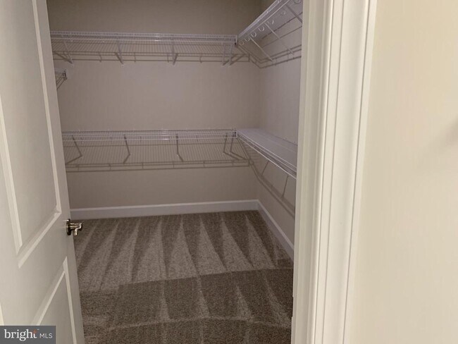 Building Photo - 150 Boxelder Dr