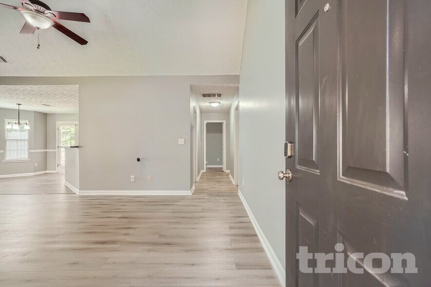 Building Photo - 210 Pebble Creek Dr