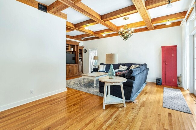 Building Photo - 710 Claremore Dr