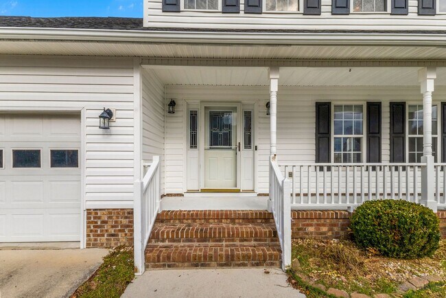 Building Photo - Farmhouse-Style Home Minutes from the Water | No HOA