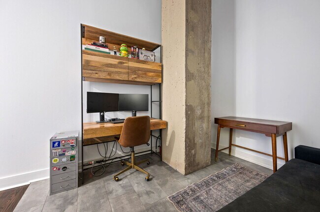 Building Photo - 1645 W Ogden Ave