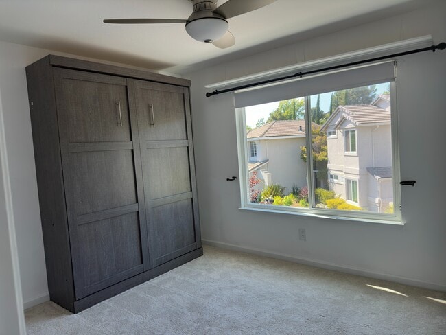 Building Photo - 122 Lakeridge Ln