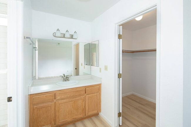 Building Photo - Lovely 3 Bedroom Home in Beautiful Los Alamos!