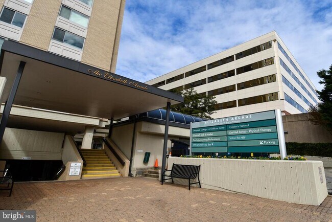 Building Photo - 4620 N Park Ave