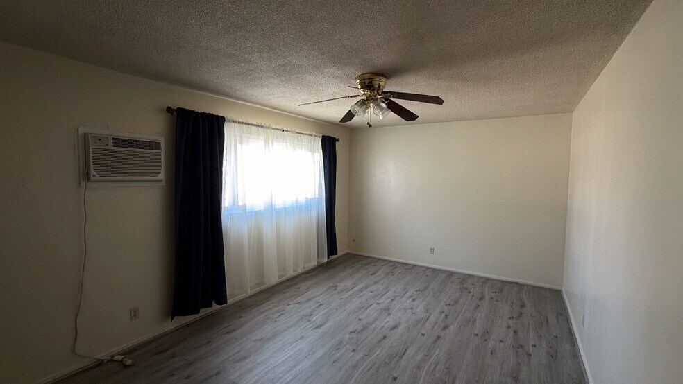 Building Photo - 1286 W 36th St