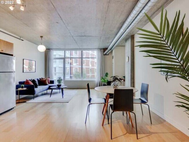 Building Photo - 1926 W Burnside St