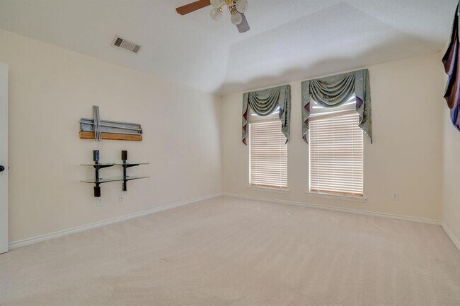 Building Photo - 2613 Brookside Dr