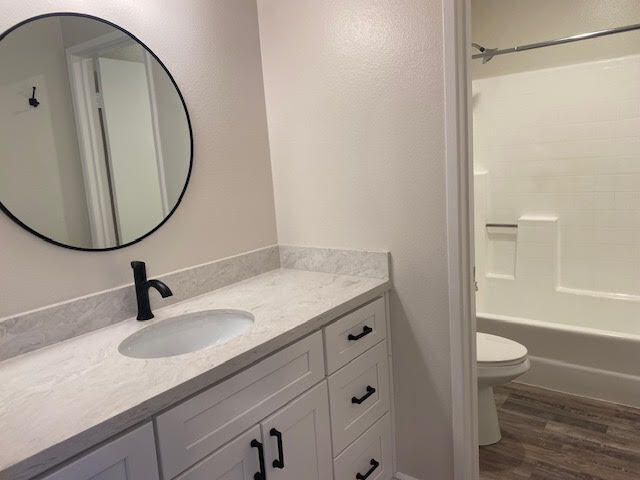 Master bath - 19121 Parkland St