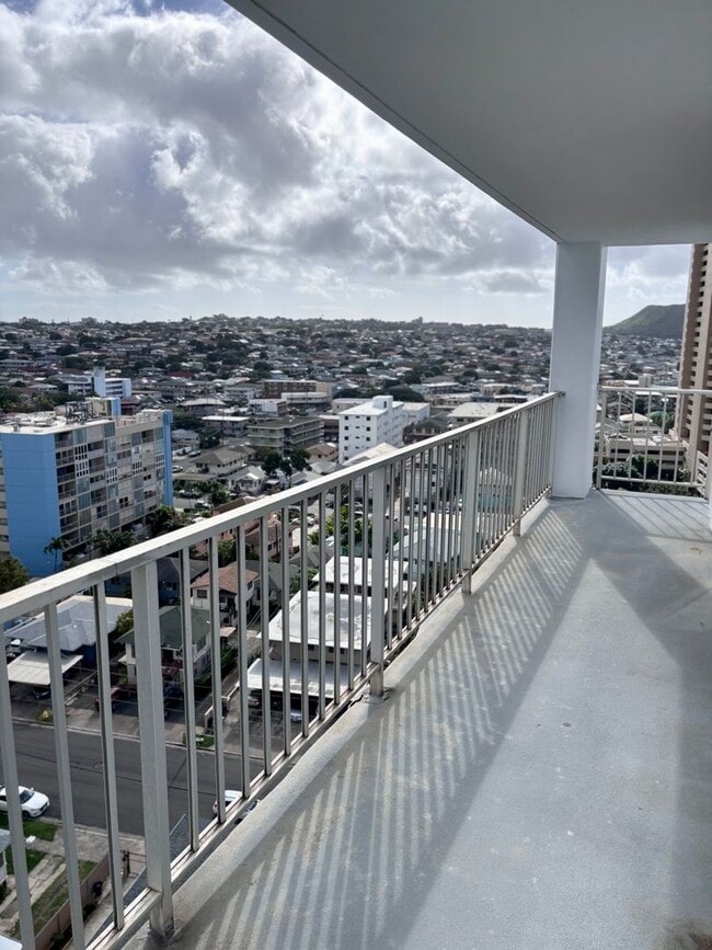 Building Photo - Available Now : 1 bedroom, 1 bath with 1 assigned parking stall in Summer Villa