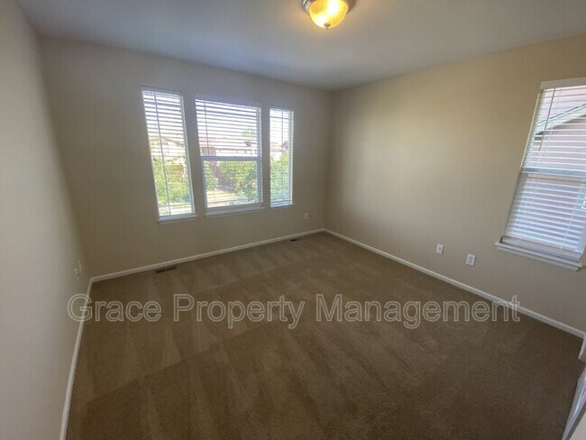 Building Photo - 10255 Ventura St