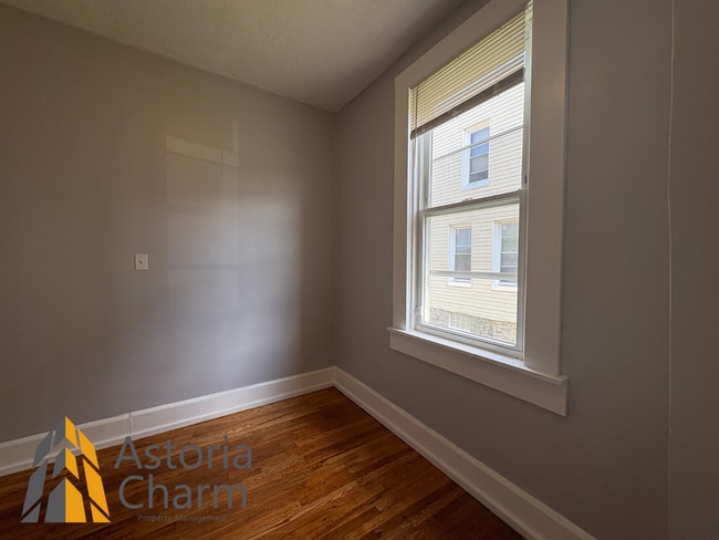 Building Photo - 3-Bedroom Home with Fireplace, Fenced Yard...