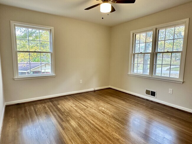 Building Photo - 231 Hillwood Ln