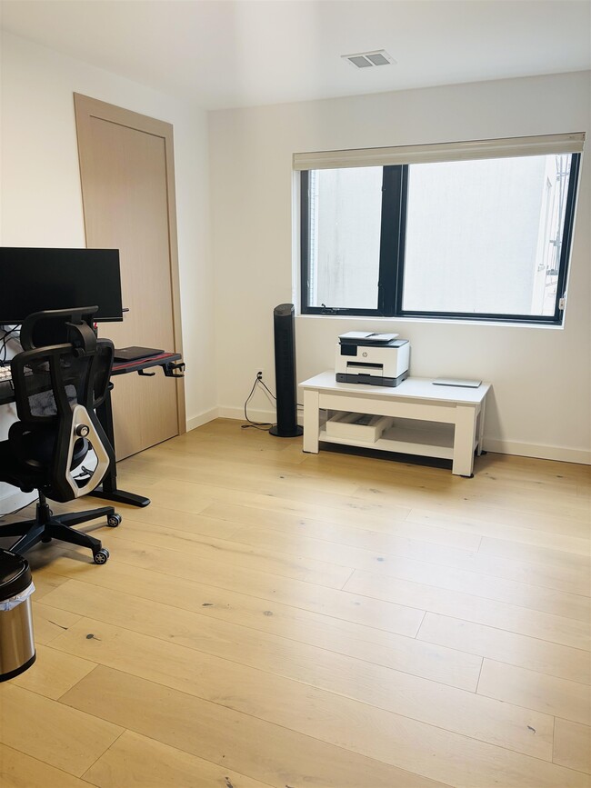 Building Photo - 211 70th St