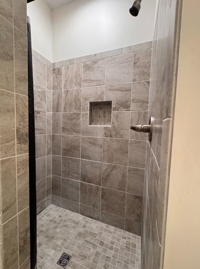 Building Photo - STOP SCROLLING! YOUR NEXT HOME IS HERE!