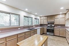 Building Photo - 2203 Farnswood Cir