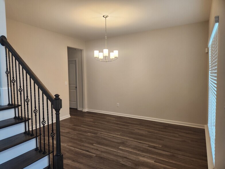 Building Photo - 271 Chestnut Dr