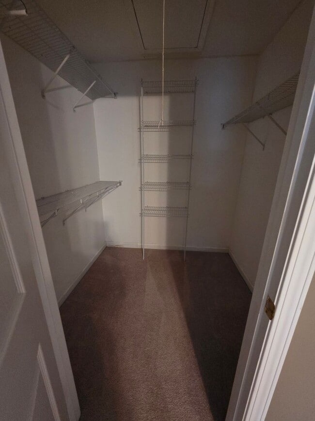 Building Photo - 2 BR Townhome!