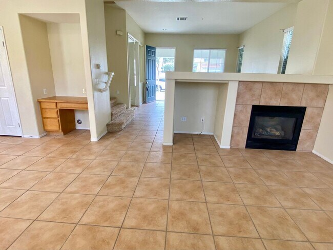 Building Photo - Extremely spacious four bedroom With Oxnard home