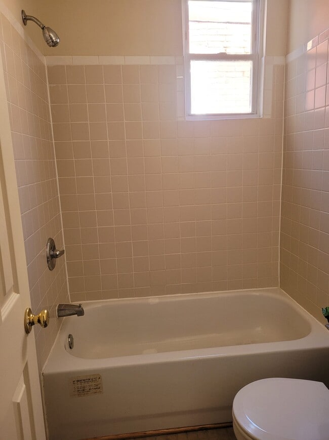 Building Photo - 1013 McKean Ave