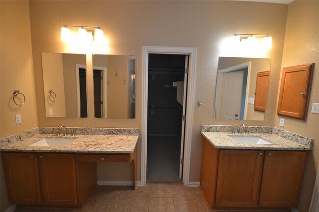 Building Photo - 1705 Lions Den