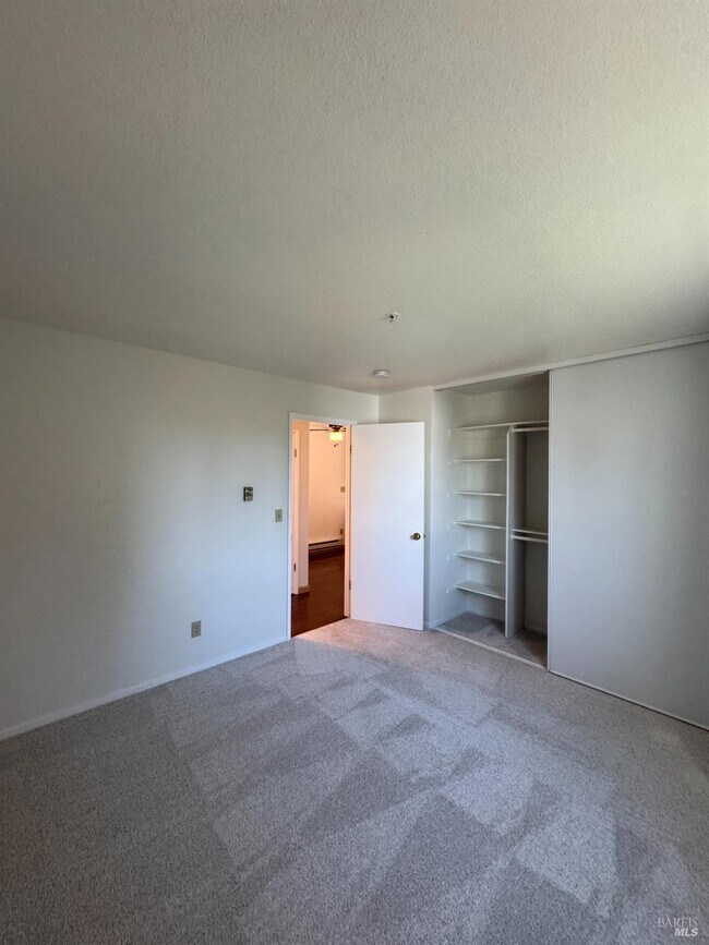 Building Photo - 375 Lighthouse Dr