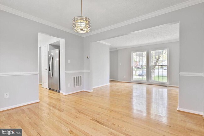 Building Photo - 7802 Shallowbrook Ct
