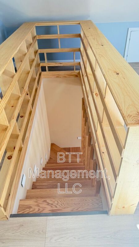 Building Photo - 8800 Plymouth St