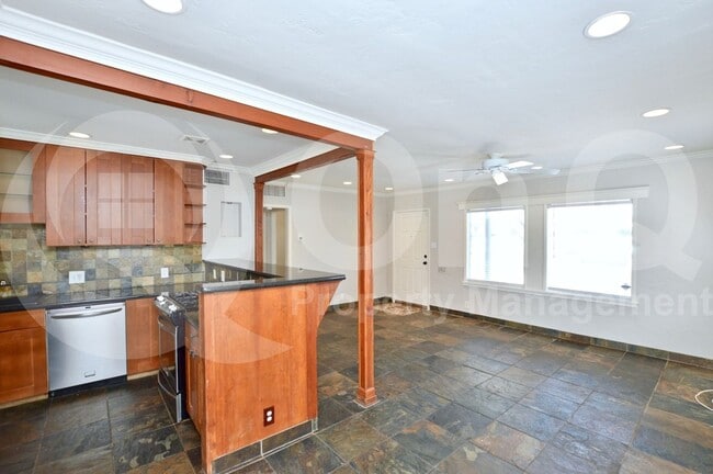 Building Photo - 317 E Catalina Dr