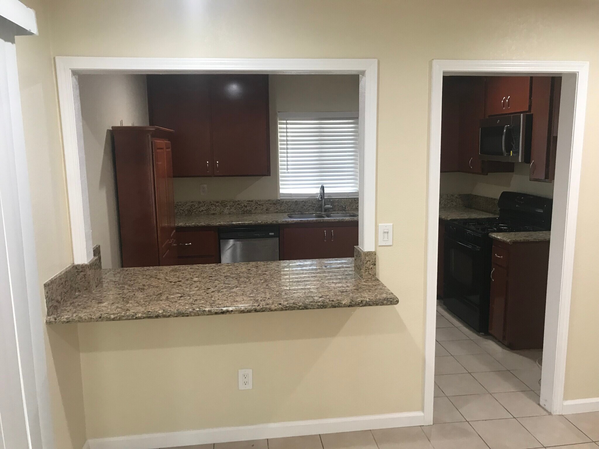 Building Photo - 7881 Hyssop Dr