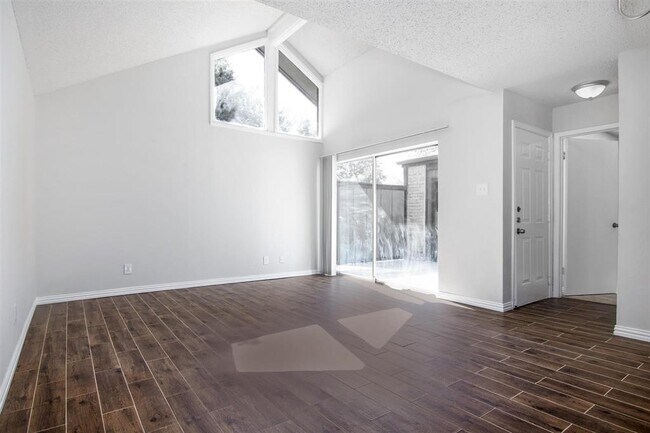 Building Photo - 4637 Country Creek Dr